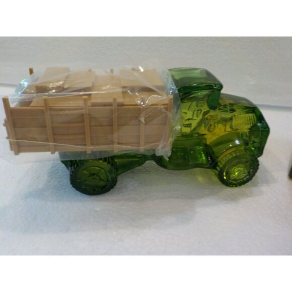 Vintage Avon Big Mack 80 HP Oland After Shave 6 oz Green Glass Truck Decanter - Picture 2 of 4